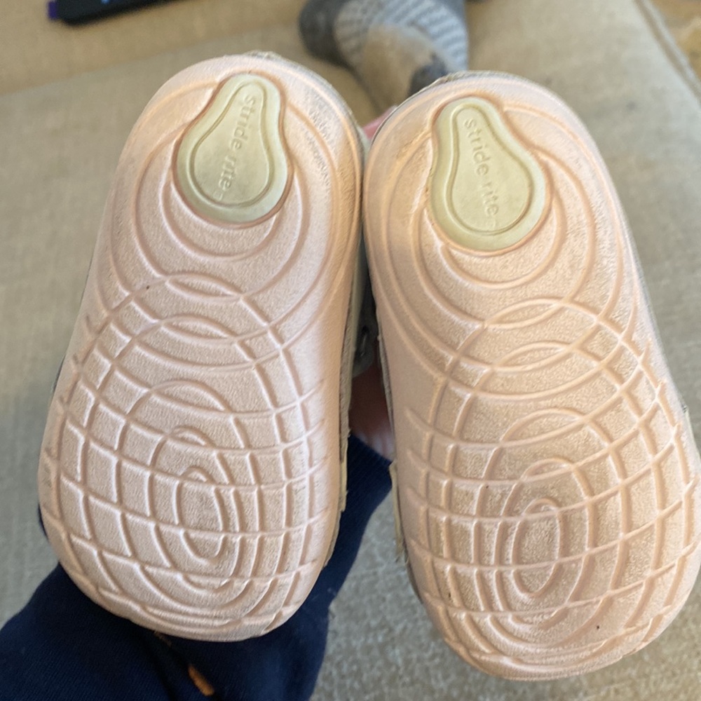 Stride Rite size 4.5. - Picture 4 of 4
